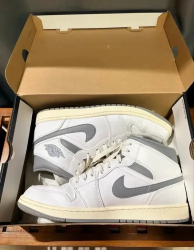 Jordan 1 Low Neutral Grey