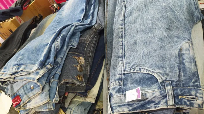 Calças jeans feminina de brechó