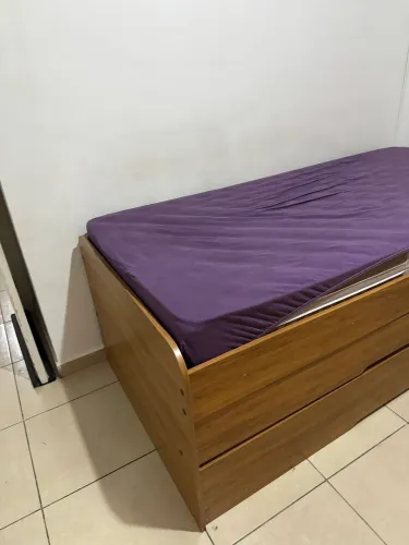 Cama solteiro com auxiliar e gavetas
