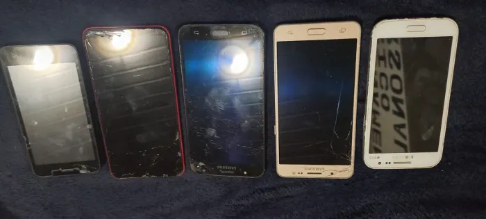 5 celulares Para Retirada de Peças - não ligam