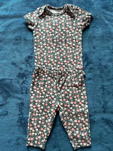 Body e Calça Carters até 3 meses Menina Semi Novo