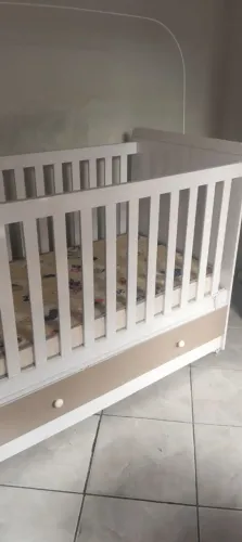 Vendo berço semi-novo em ótimo estado, confortável e bem conservado para bebês