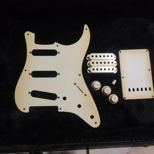 Kit de plásticos originais Fender Road Worn 50's Stratocaster 