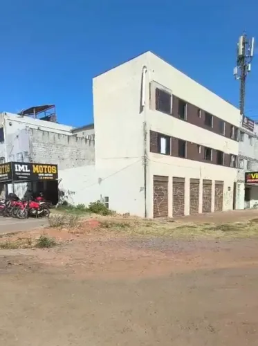 VENDO TROCO PRÉDIO QD 201 SANTA MARIA 1 LOJA 150M² + 2 APTOS DE 2 QTS DE 65M² CADA