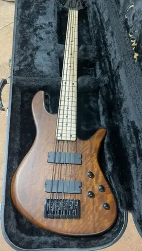 Baixo G. Lima Custom Ativo 5 Cordas