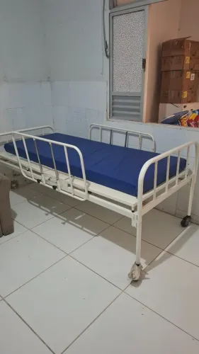 Cama Hospitalar com grades + Colchão Impermeável Seminovo 