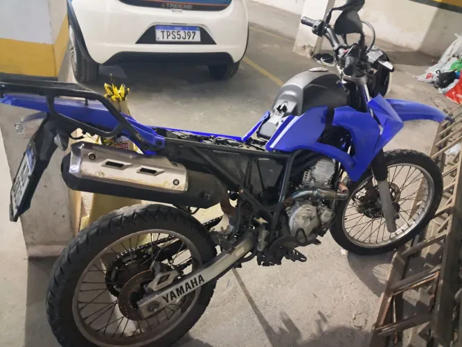 Vendo Xtz 250 2007 batida, somente estética pra arrumar 