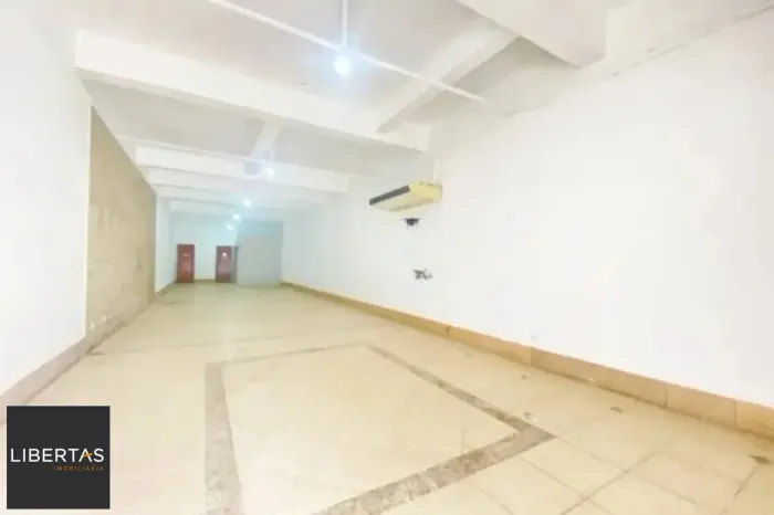 Loja com 130m², localizada no bairro Passo d'Areia