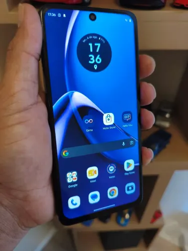 Moto g84 5G 12/256 GB com carregador original sem detalhes