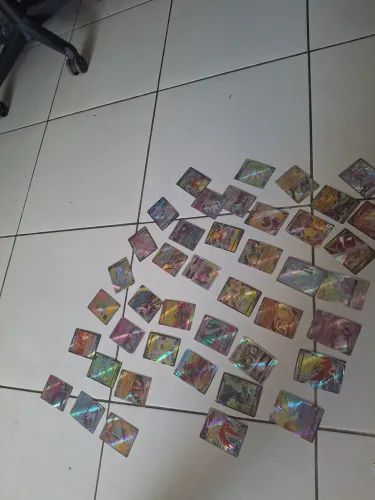 kit com 50 cartas pokemons gx ,V, vmaxe ex brilhantes e raras ( NÃO SÃO COPAG) 