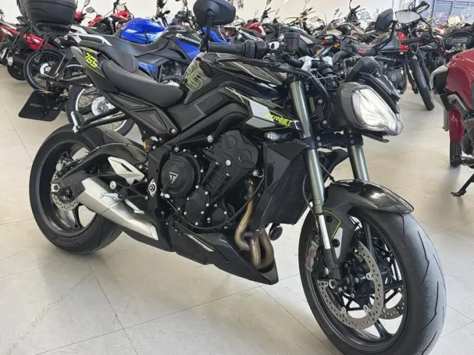 TRIUMPH STREET TRIPLE RS 2026