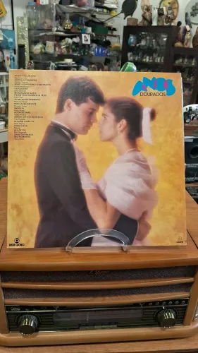 vinil LP da trilha sonora da minissérie brasileira "Anos Dourados",