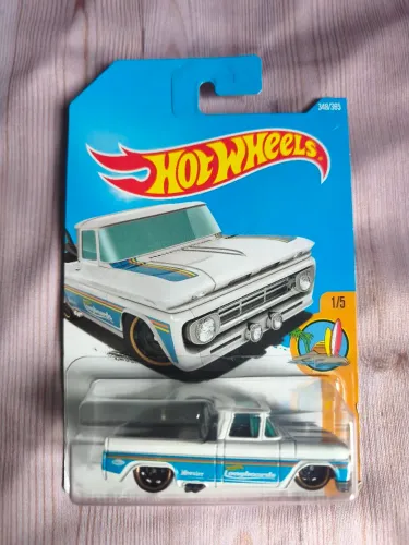 Hot Wheels Chevy 62" Branca 1:64