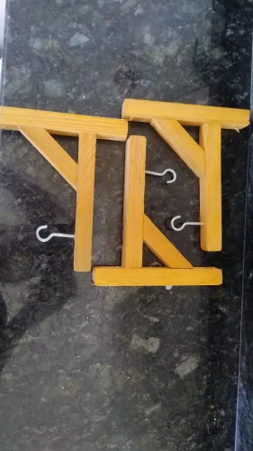 Suporte de madeira para plantas 