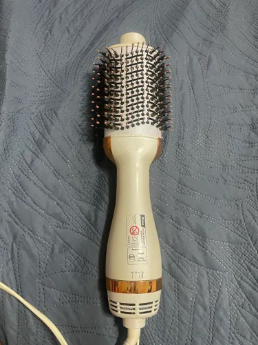 Escova secadora e modeladora.