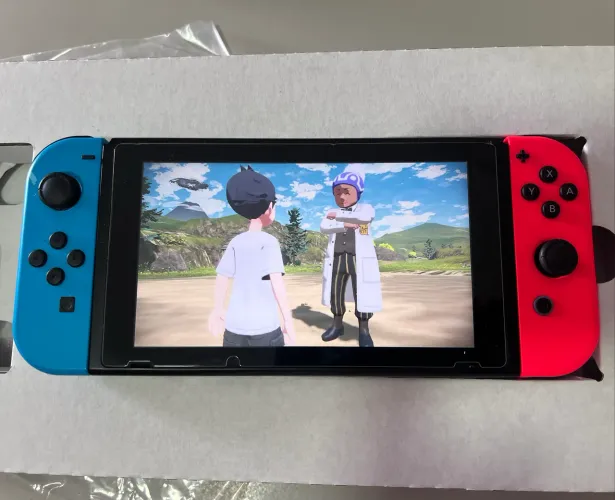 Nintendo Switch V2 + Pokémon Arceus