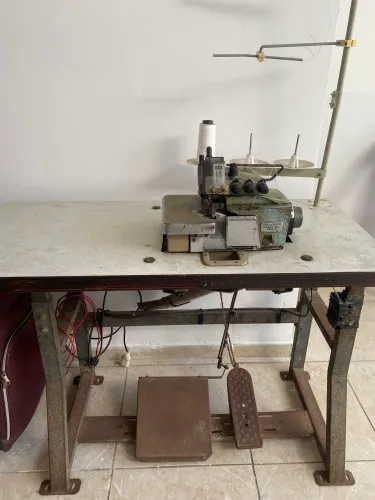Máquina de costura overloque industrial