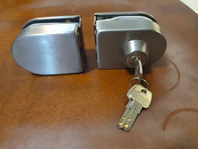 Fechadura porta vidro sem furacão