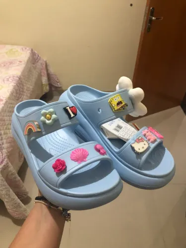Vendo sandália plataforma crocs original