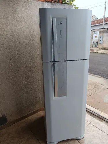 Vende Geladeira Eletrolux Frost Free duplex