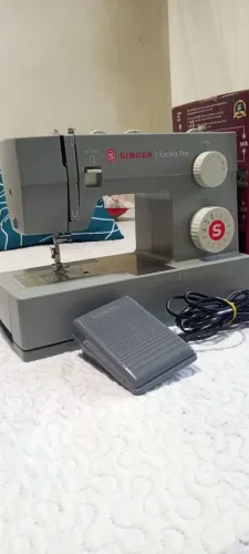 MÁQUINA SINGER DOMÉSTICA