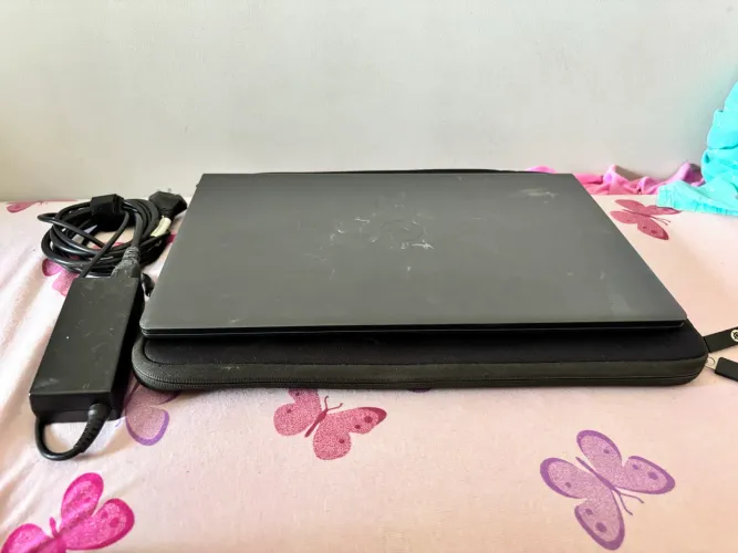 Dell Inspiron 15 3520 i3