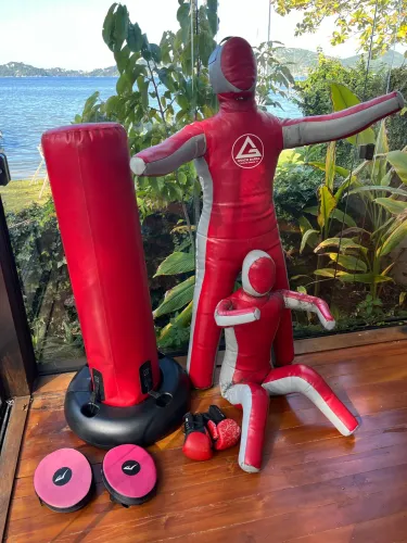 Kit bonecos jiu-jítsu, punching bag, luvas e boneco 