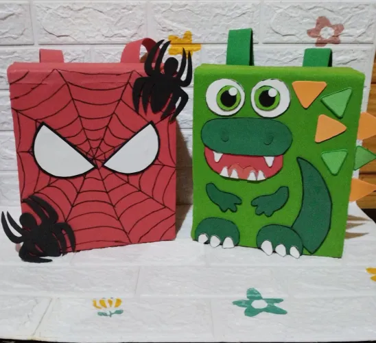 Mochila maluca personalizada - HOMEM-ARANHA ou DINOSSAURO