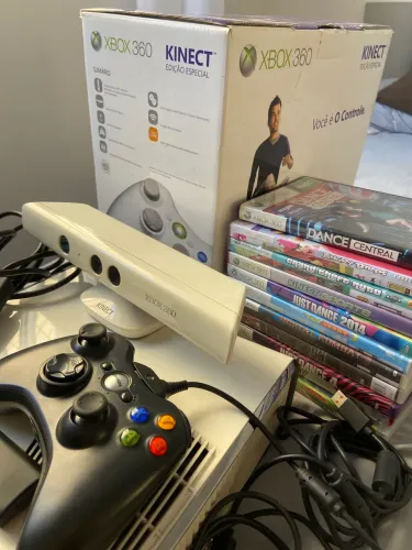 Xbox 360 Slim 4gb + Kinect + Jogos (Destravado)