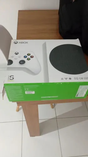 Vendo XBOX semi novo.