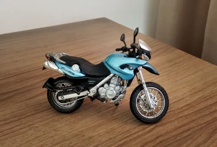 Miniatura moto BMW F650 GS Maisto (1:18)