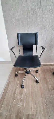 Cadeira de Escritório em Couro