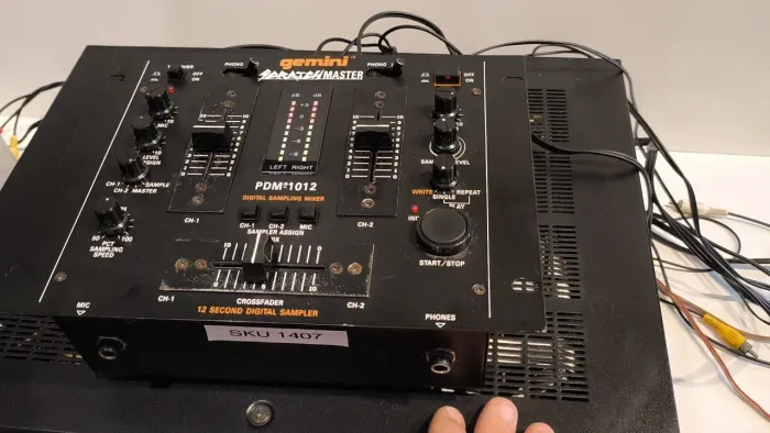 Mixer Gemini PDM -1012 sampler digital - funcionando ( veja o vídeo dele em funcionamento