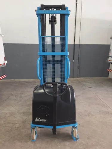 Empilhadeira Semi Elétrica 