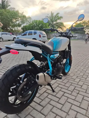 Royal Enfield Guerrilla 450 - 1300 km - Zero, Impecável, Estado de Nova