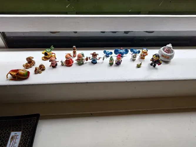 Lote de Miniaturas Vintage - Coleção Variada - Miniaturas do Kinder, Bolinha de Gude..