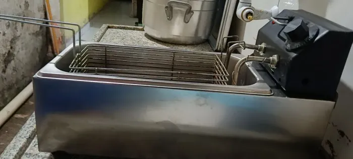 Fritadeira elétrica de um cuba