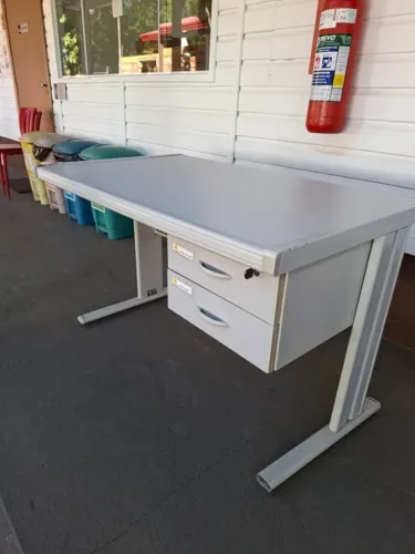 Mesa de Escritório com Duas Gavetas