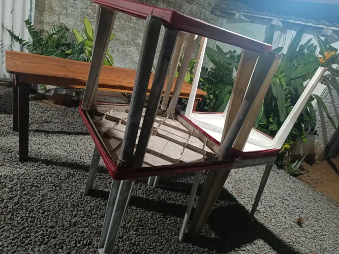 Jogo de mesa e Mesa de madeira