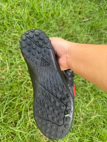 Chuteira adidas 