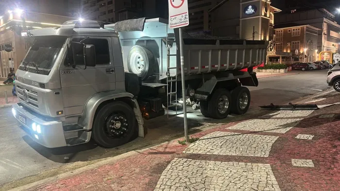 Vende-se caminhão caçamba 23220