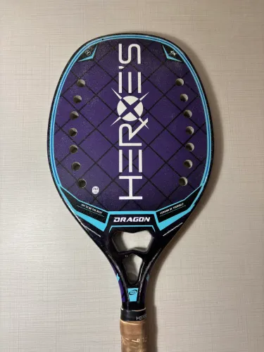 Raquete de Beach Tennis da marca Heroes, modelo Drago