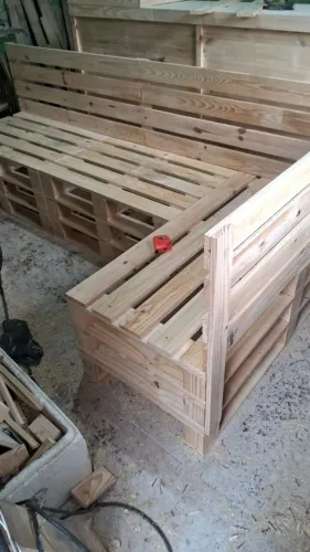 Sofá em palet sob medida