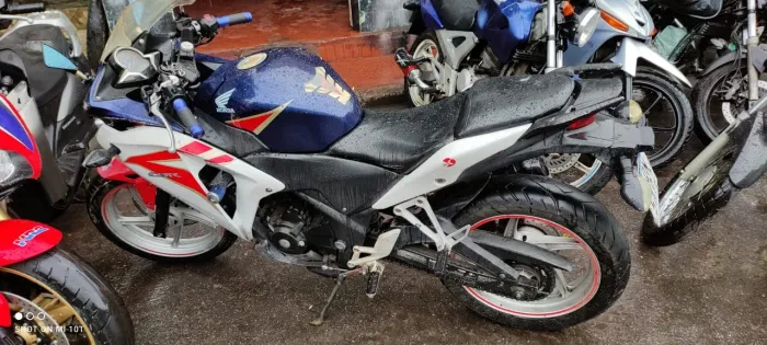 CBR 250 muito boa de andar 