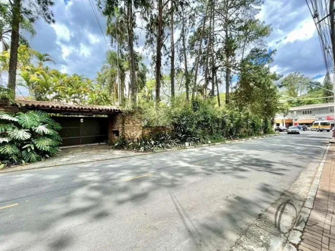 Imperdível oportunidade: Casa comercial com 5 quartos, 3 suítes e 15 vagas de garagem na V