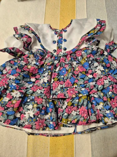 Vestido estampa floral, babados e manga bufante