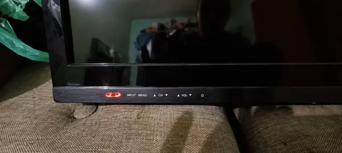 Vendo TV Semp Toshiba LCD 40" para conserto