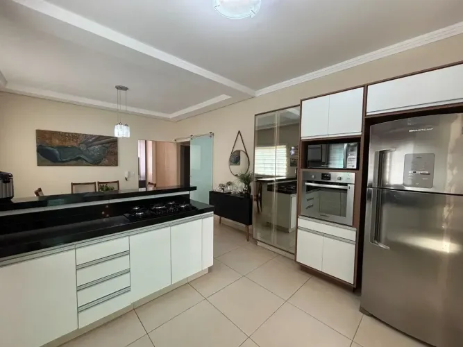 CASA térrea para venda com 180m² com 3 quartos no Jardim Botânico - Uberlândia/MG