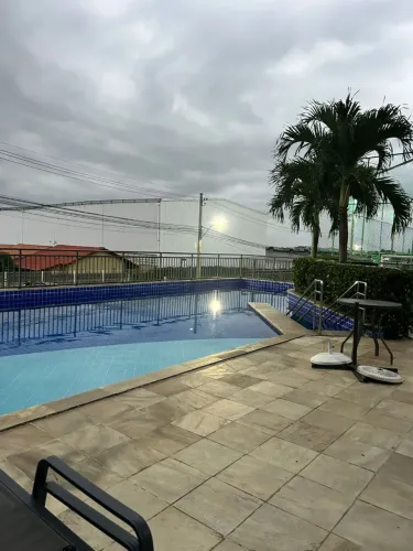 Alugo apartamento 02 quartos, 1° andar, Cond Dez. Bairro: Rancho Novo, Nova Iguaçu/RJ 