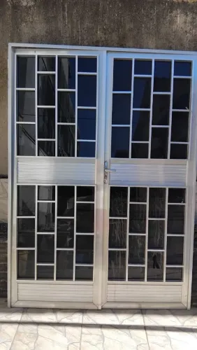 Porta de aluminio completa com vidro